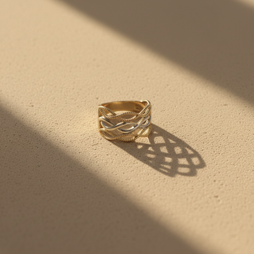 Zlatý dvoubarevný pletený prsten